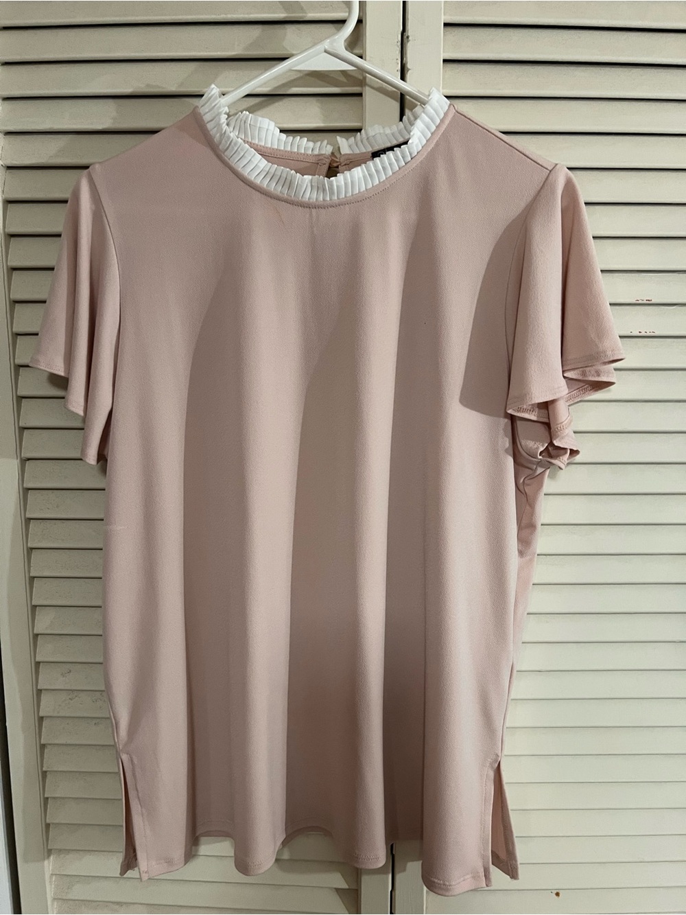 Adrianna Papell Blush Pink Short Ruffle Sleeve Top with White Pleated Collar